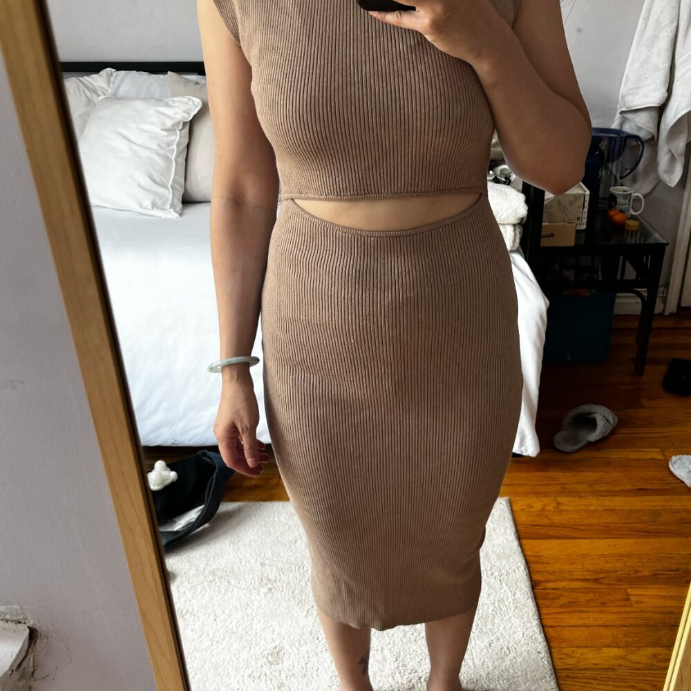 Knitted Aritzia dress - Picture 3 of 3